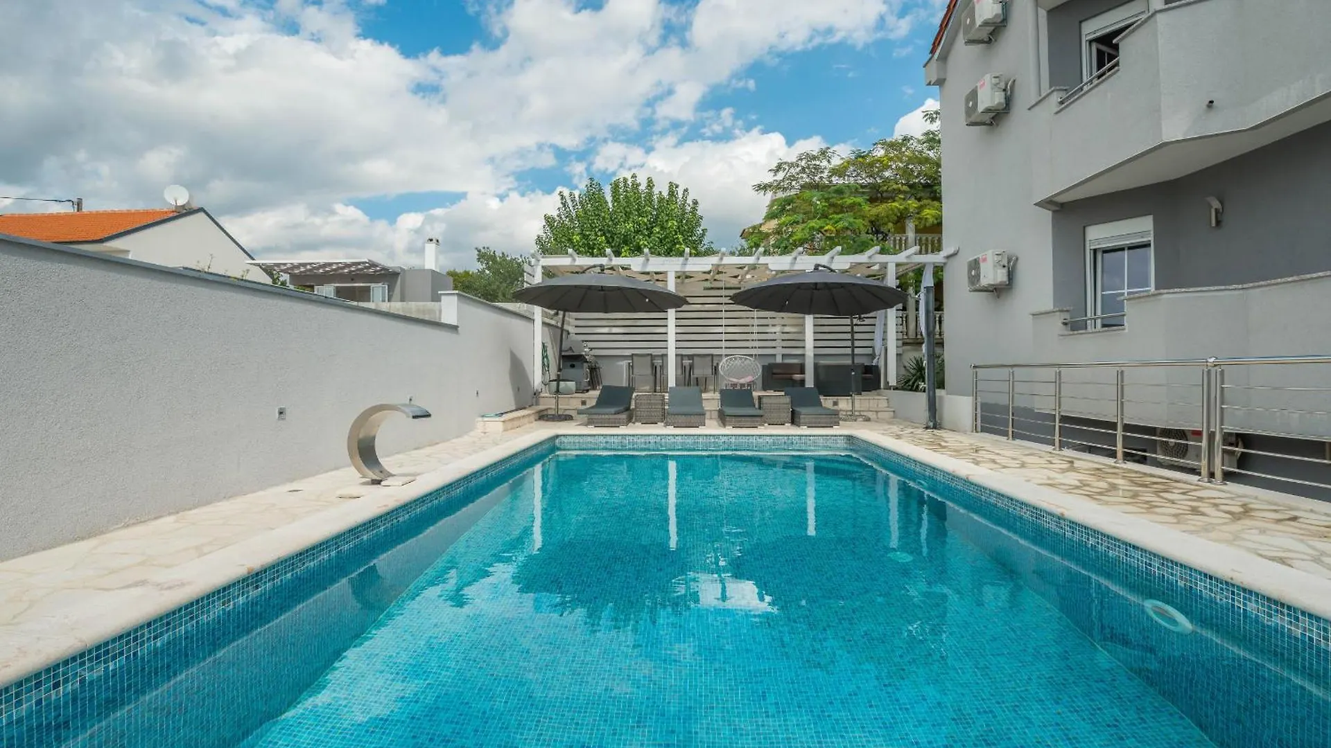 Holiday Home Viktoria With Pool Maslenica