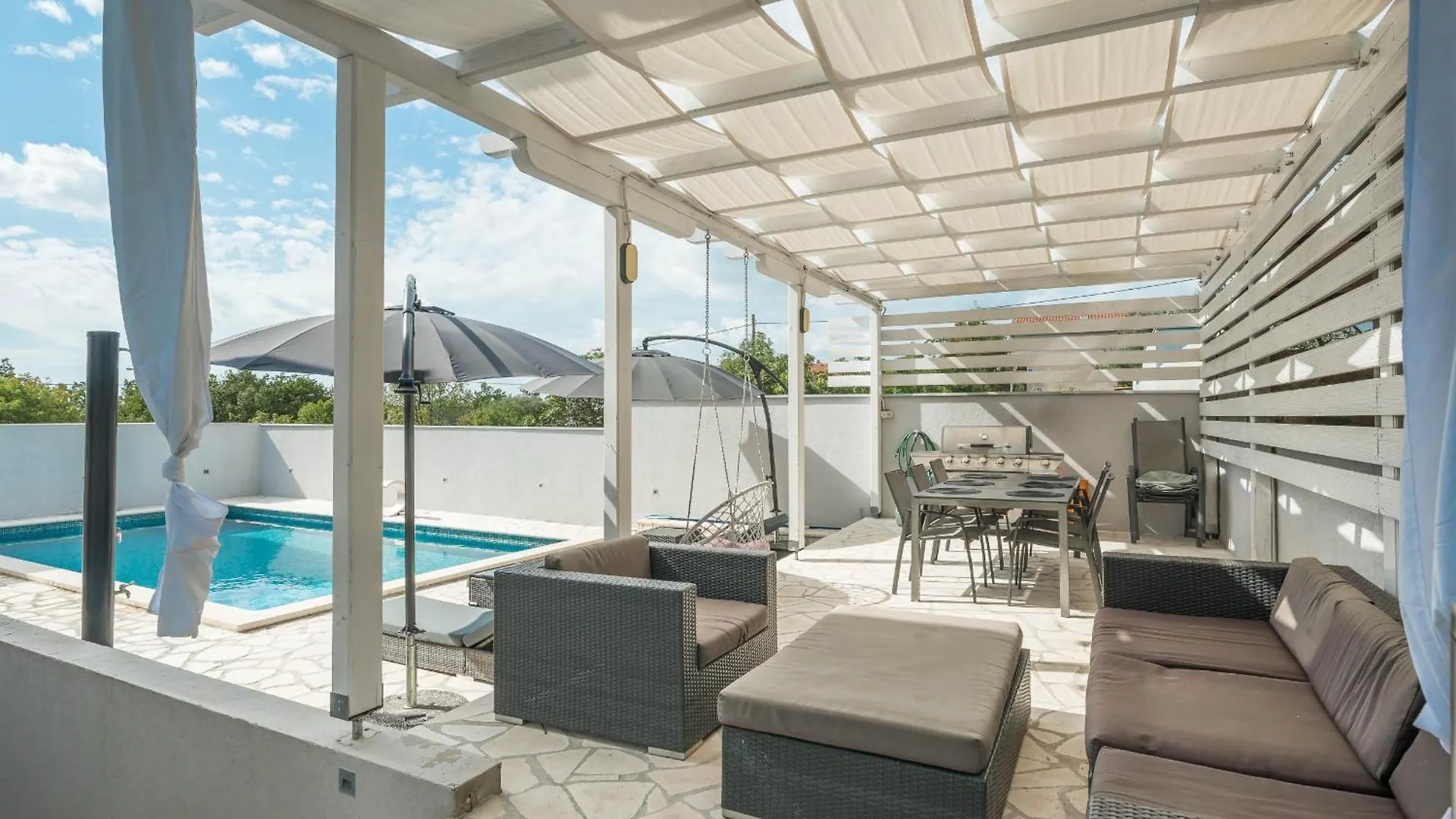 Holiday Home Viktoria With Pool Maslenica